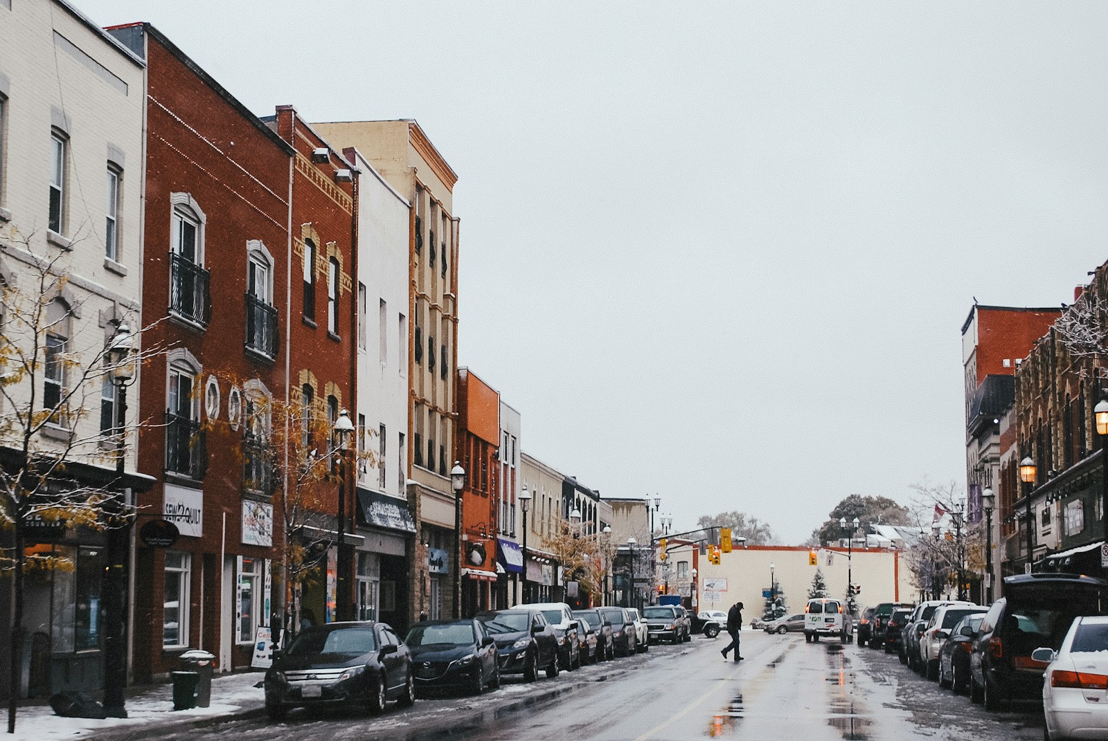 Why a Small Targeted Ad Budget Often Beats a Billboard or a Mailer