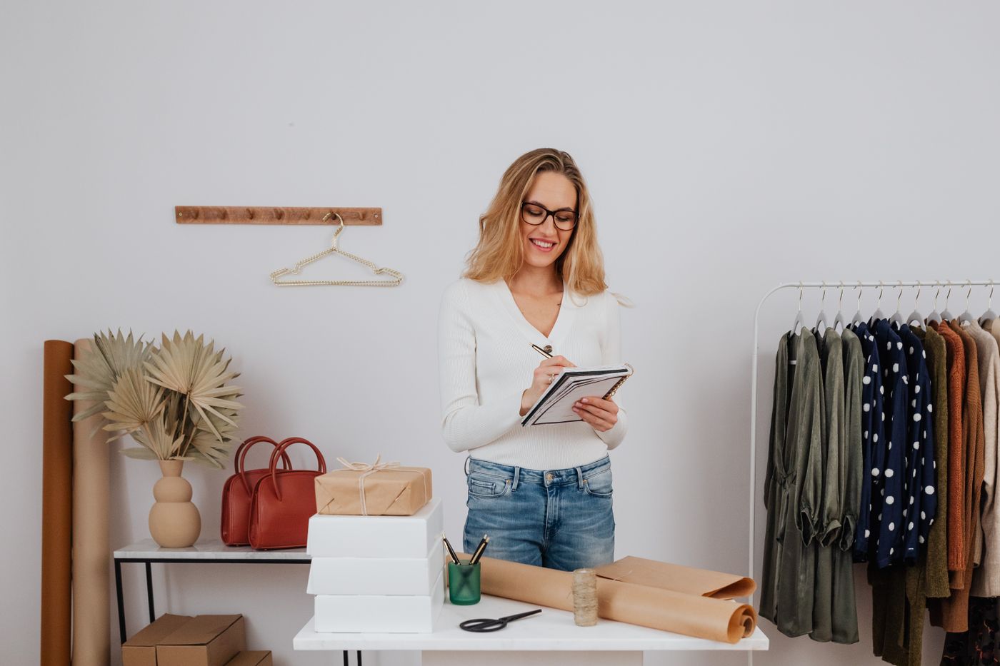 Targeted Online Ads vs. Flyers and Door Hangers: What a Barrie Shop Owner Should Know